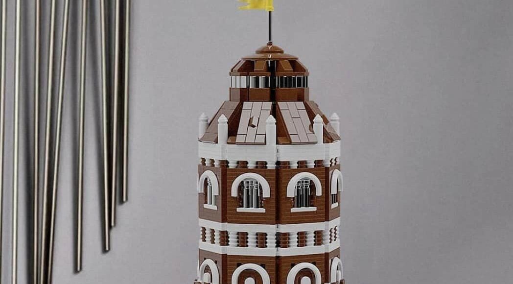 Украинец создал модель старой водонапорной Башни Мариуполя в виде конструктора LEGO