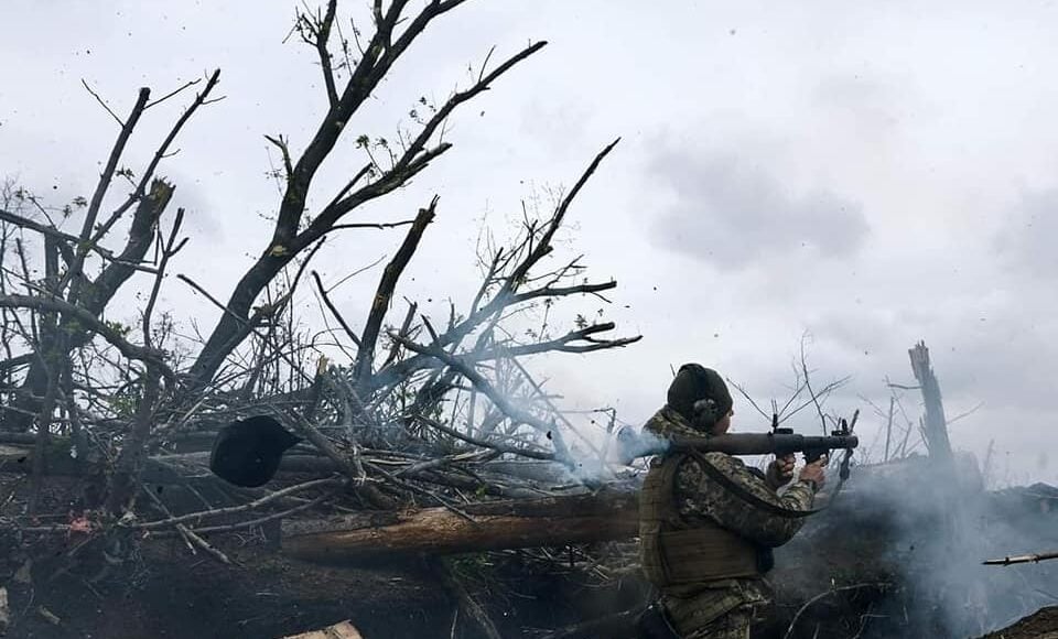 Ворог не полишає спроб повністю захопити Луганську та Донецьку області, — Генштаб