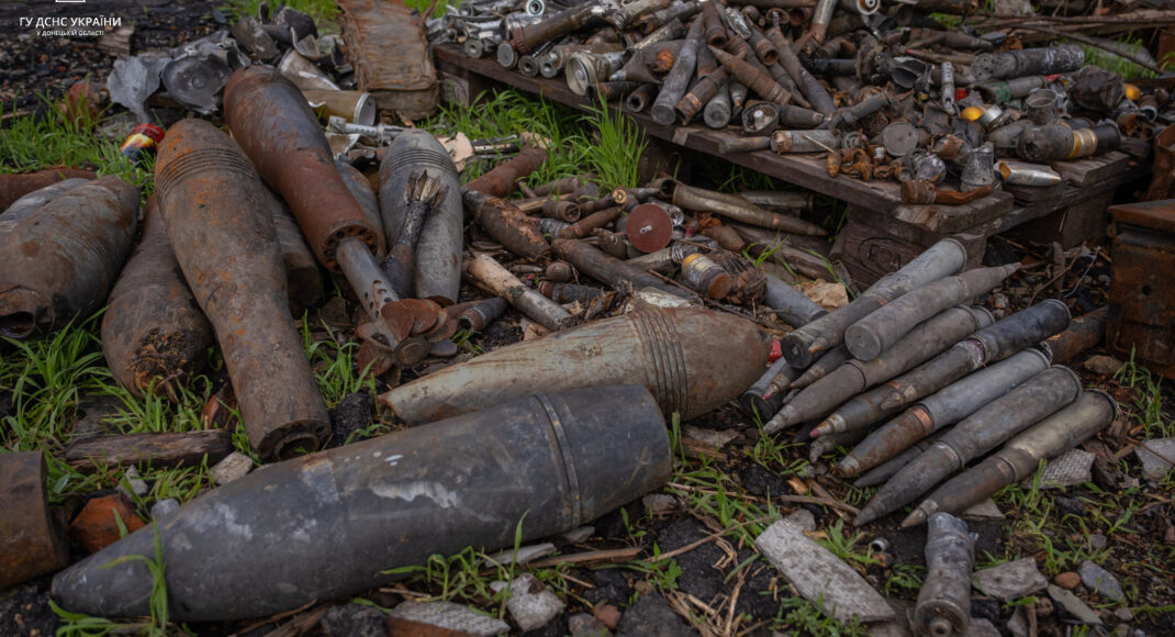 В Донецкой области пиротехники изъяли и уничтожили боеприпасы времен Второй мировой войны