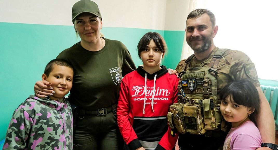 Из Нью-Йорка Донецкой области "Белые Ангелы" спасли троих осиротевших детей