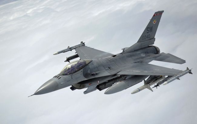 Літаки F-16 почнуть прибувати в Україну цього року разом із навченими пілотами та персоналом, — Остін