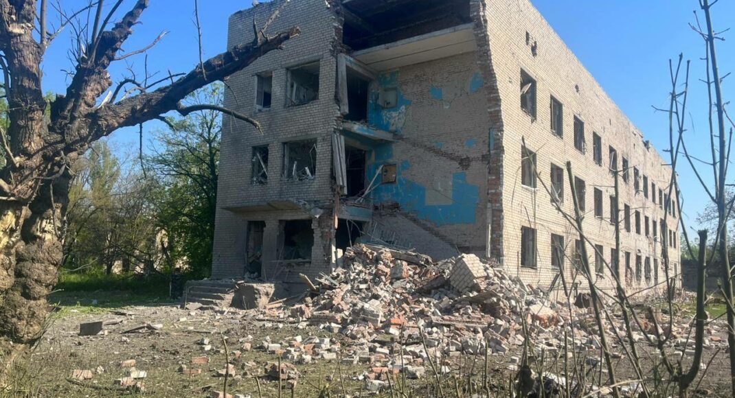 Россияне обстреляли Авдеевку: 4 человека погибли, разрушена больница