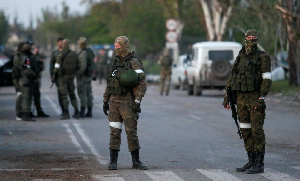 Війська рф на Луганщині отримали наказ у разі відступу залишати за собою "випалену" землю, — ІС