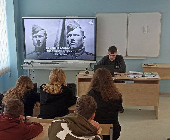 В оккупированном Мариуполе в школах проводят "патриотические уроки", на которых продолжают воспитывать ненависть к Украине, — горсовет