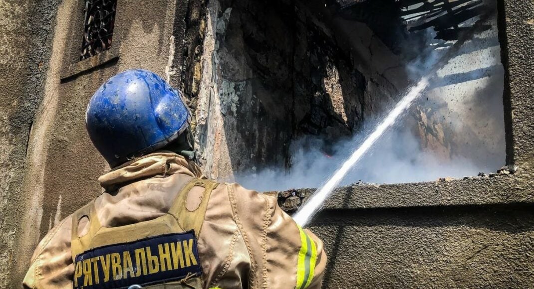 Рятувальники розповіли про пожежі у Торецьку після обстрілів рф