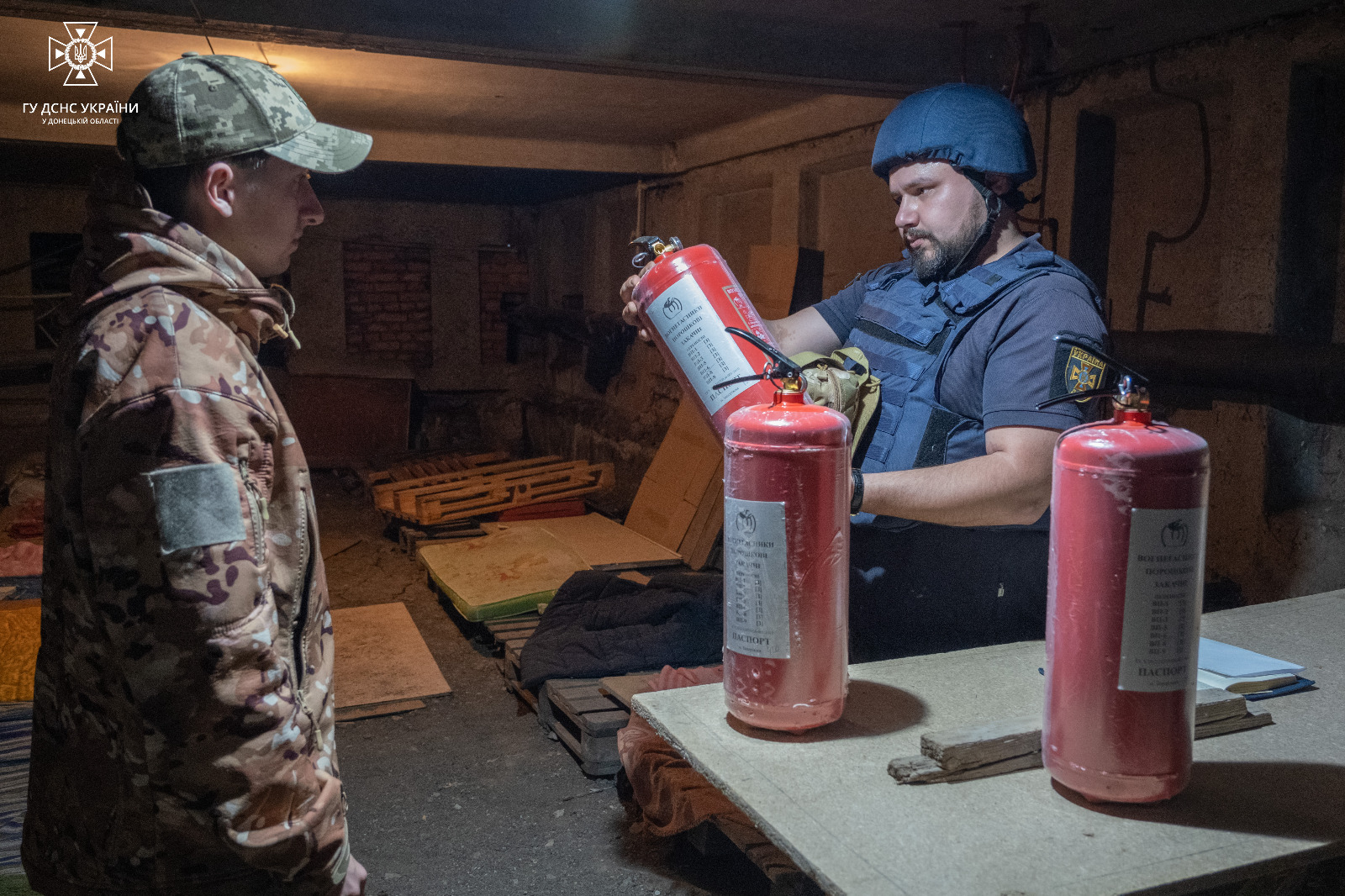 На Донеччині рятувальники і поліція проводять обстеження укриттів