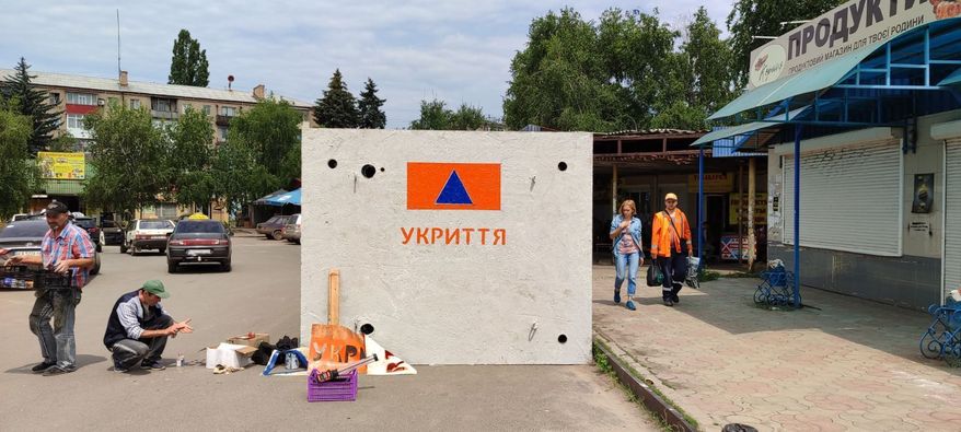 В Константиновке еще на одной остановке общественного транспорта установили укрытие