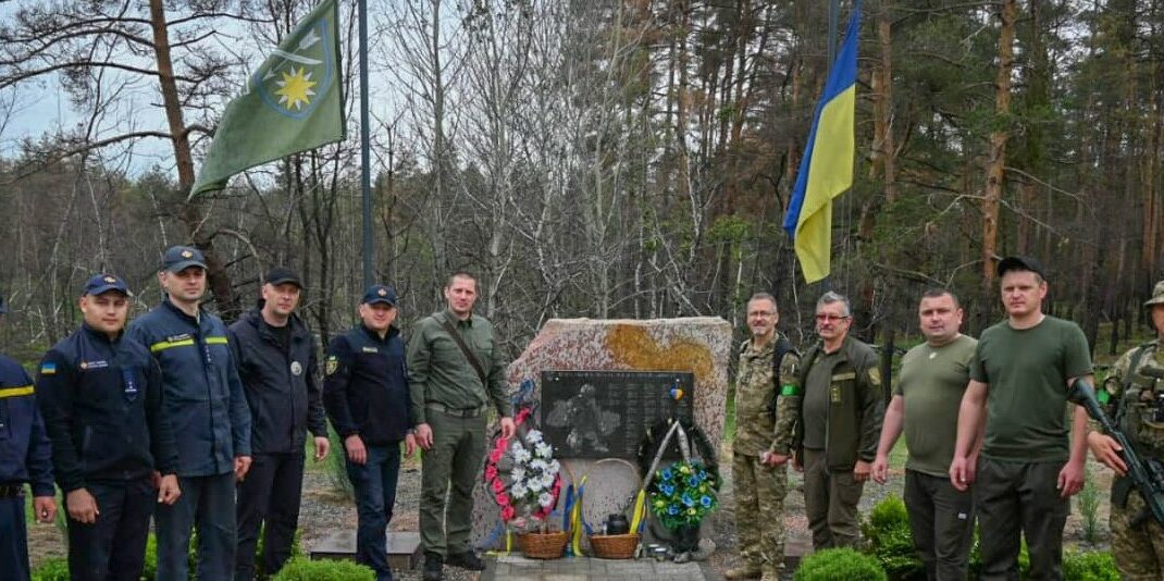 Лісівники Донеччини вшанували пам’ять героїв, що звільняли Лиманщину від окупантів