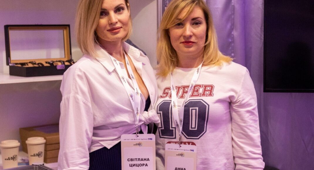 Сестры из Краматорска запустили производство женских корсетов в Закарпатье