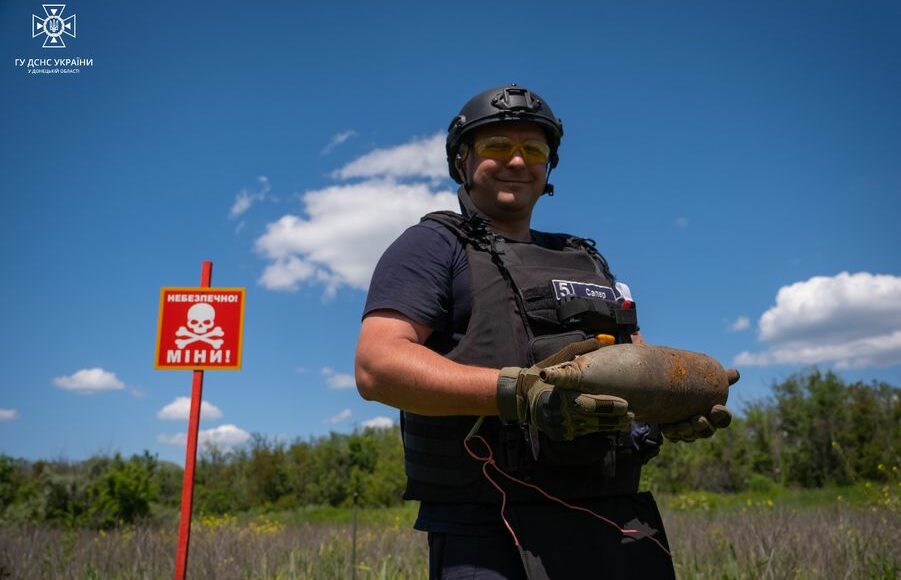 На Донеччині за добу піротехніки знайшли понад 200 вибухонебезпечних предметів