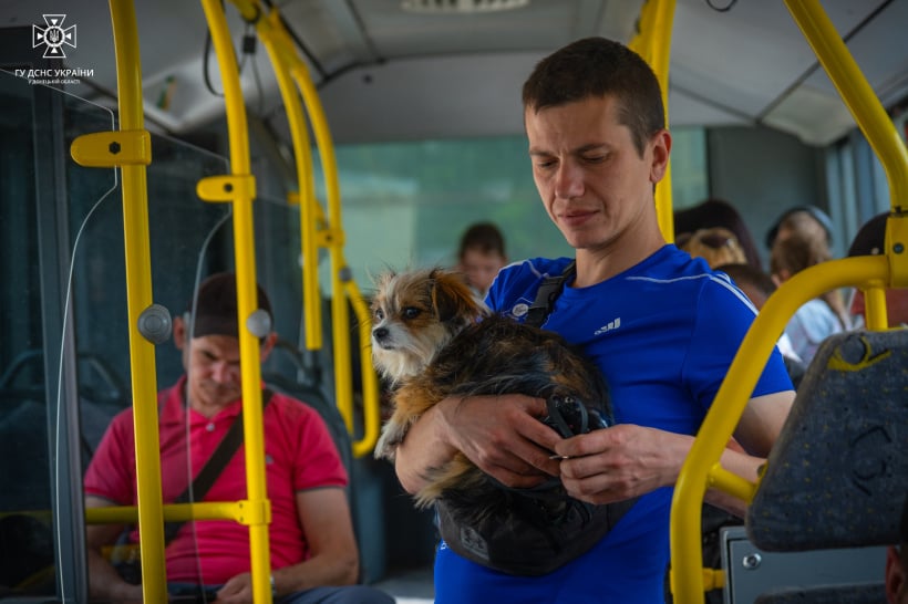 У Донецькій ОВА повідомили, скільки цивільних залишається на території області