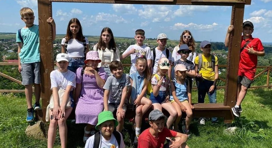 На Івано-Франківщині організували позашкільний літній табір для дітей-переселенців з Луганщини