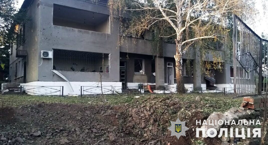 Поліція розповіла про наслідки ворожих атак в 12 населених пунктах на Донеччині: є поранені