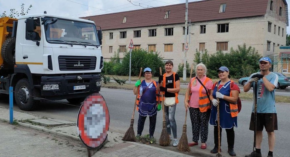 Комунальники разом з безробітними прибирають вулиці Слов’янська