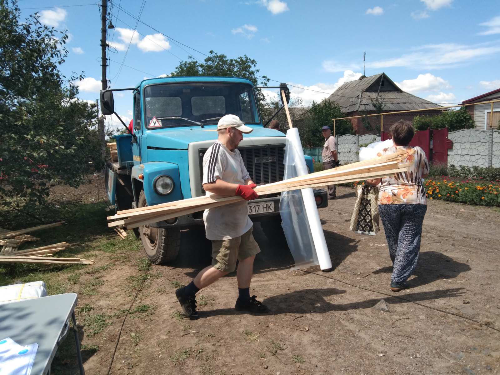 У Костянтинівку доставили будівельні матеріали для господарів, будинки яких постраждали від ворожих обстрілів