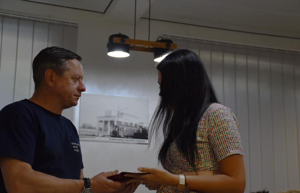 У Краматорську родинам полеглих захисників України вручили їх нагороди: фото