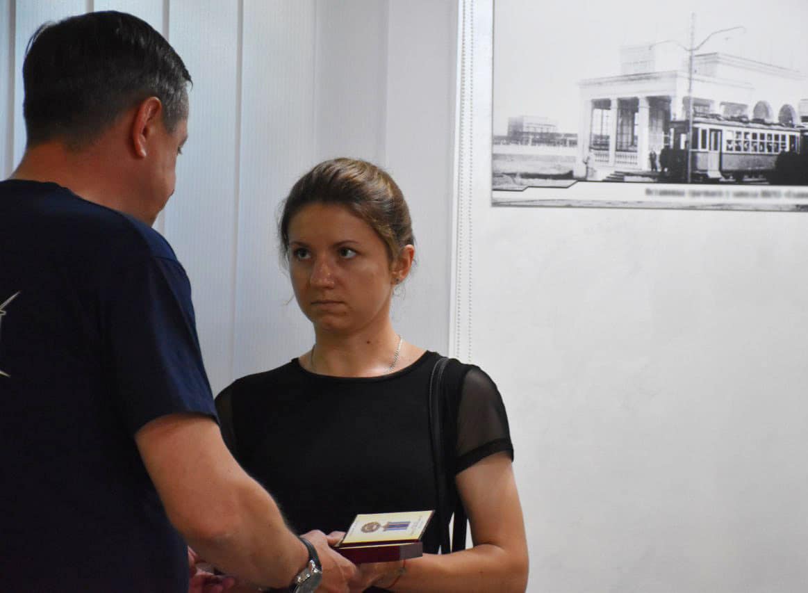 У Краматорську родинам полеглих захисників України вручили їх нагороди: фото