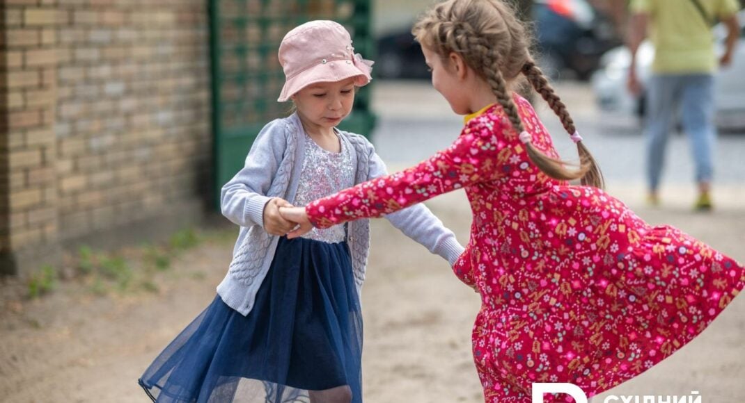 У Києві відкрили літній майданчик для дітей-переселенців з Лисичанської громади