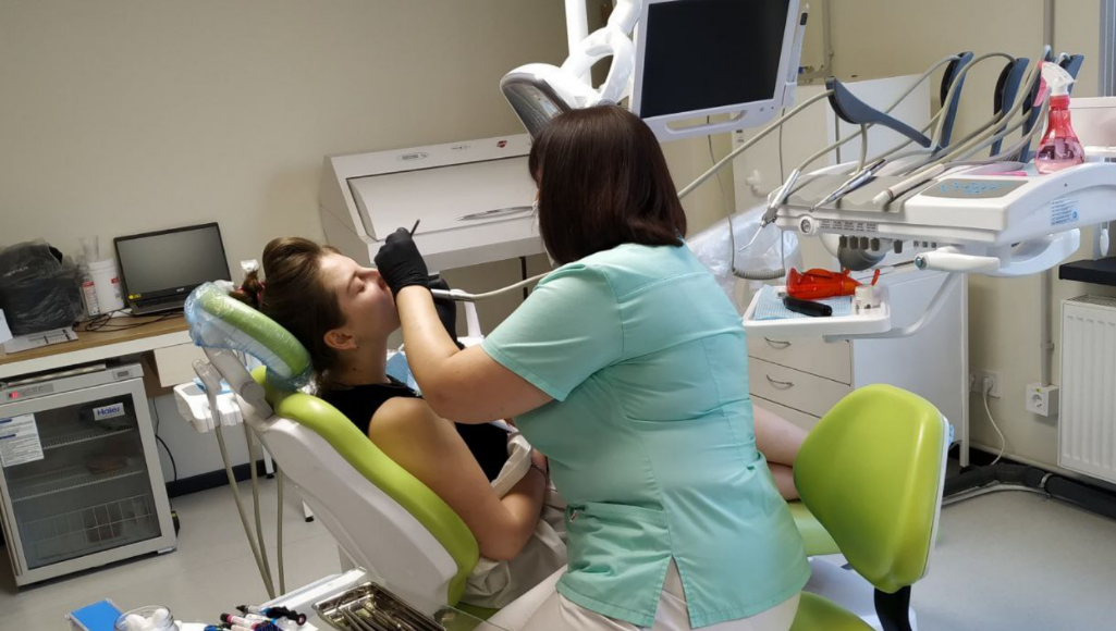 Стоматологи приймають маріупольців з понеділка по суботу у побутовому центрі для переселенців Києва
