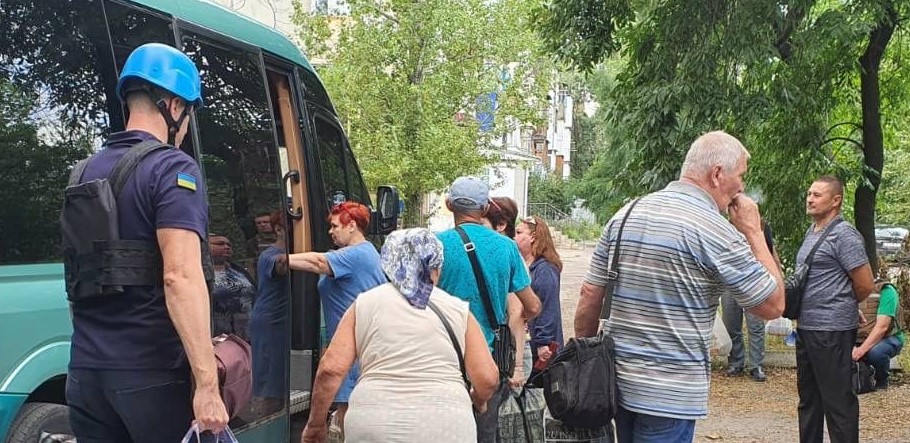 В Донецкой области спасатели эвакуировали из города Часов Яр 2 жителей