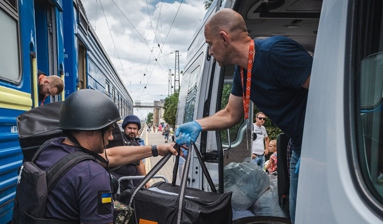 Рятувальники Донеччини евакуювали з Очеретиного ще одну людину