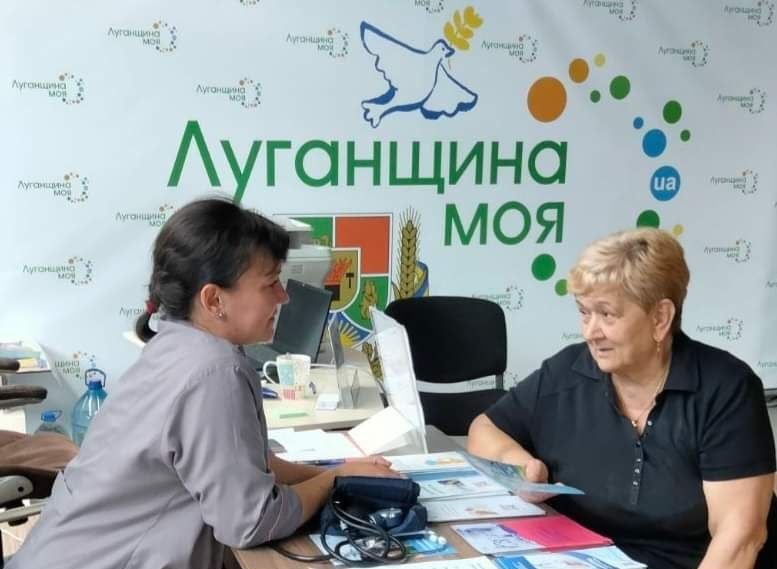 Переселенці з Луганщини можуть у 16 хабах в містах України звернутися до спеціалістів з питань зайнятості