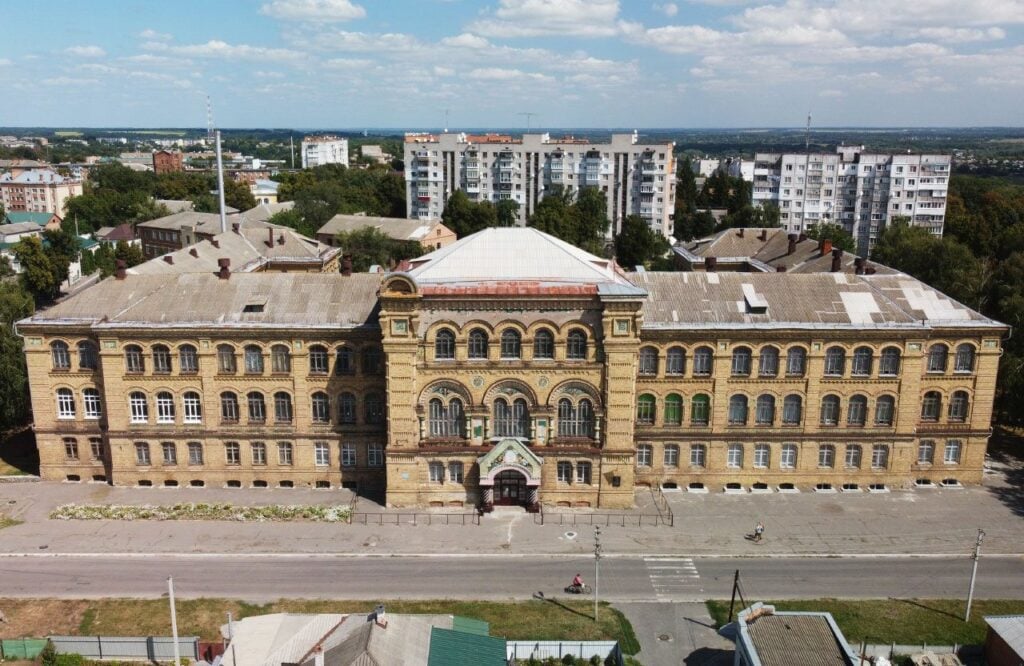У будівлі Лубенської школи № 10 розмістили частину факультетів Луганського національного університету ім. Т.Шевченка