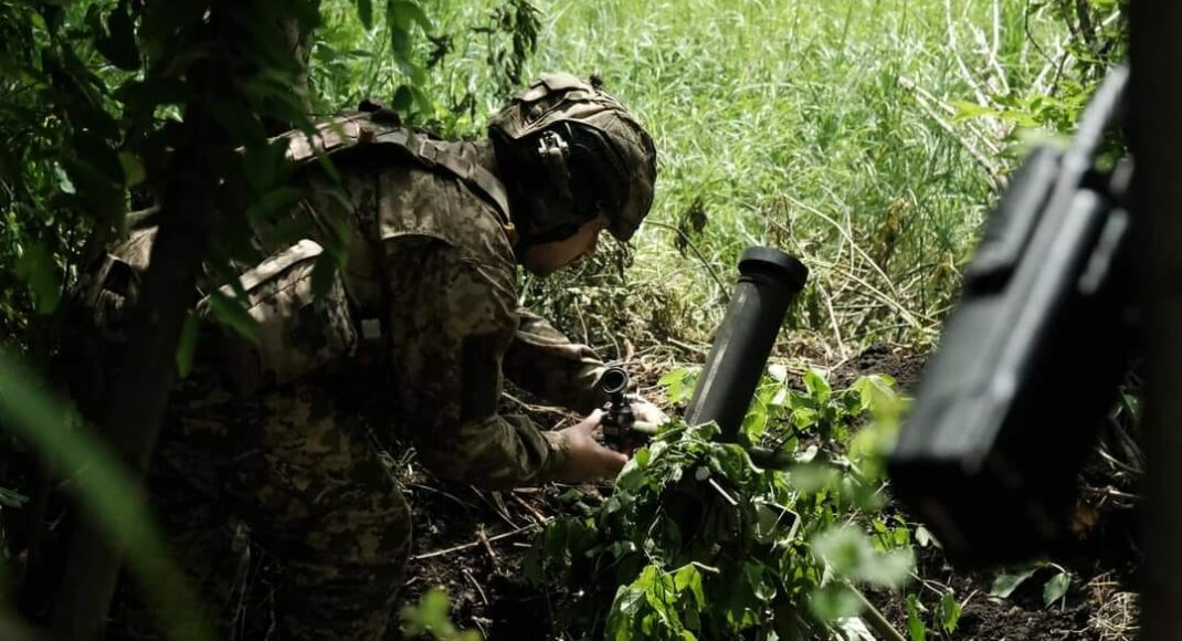 Украинские военные показали, как в лесах Луганщины уничтожают россиян: видео