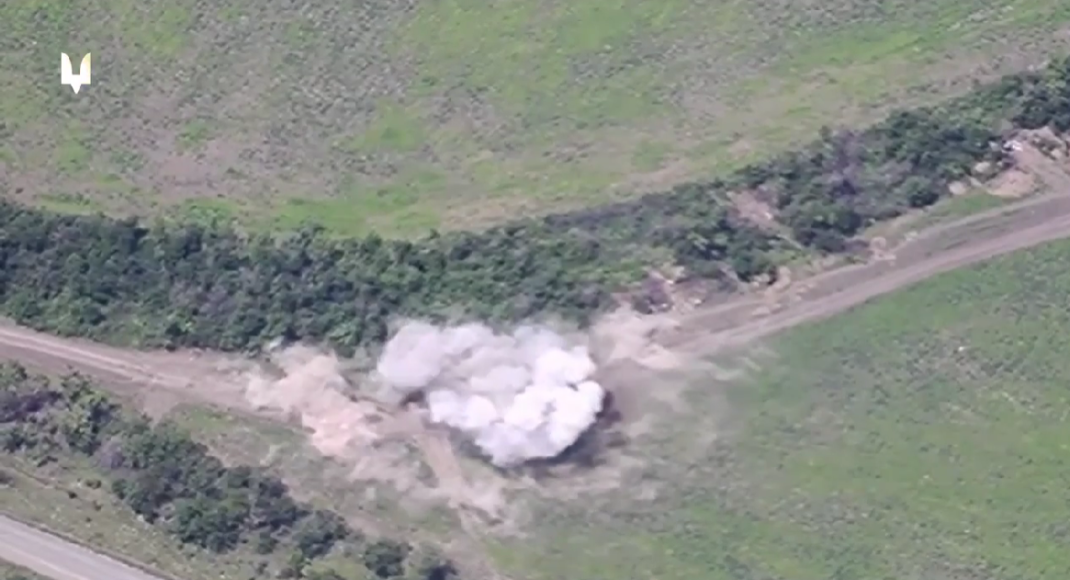 Украинские военные уничтожили три "Града" в районе Бахмута: видео