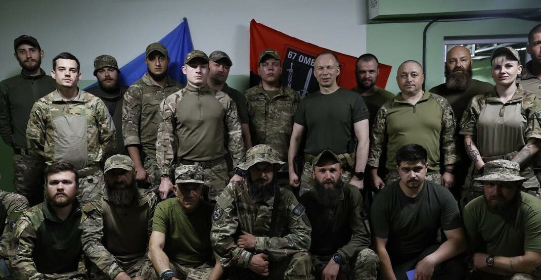 Сырский посетил украинских бойцов на Бахмутском и Лиманском направлениях: фото