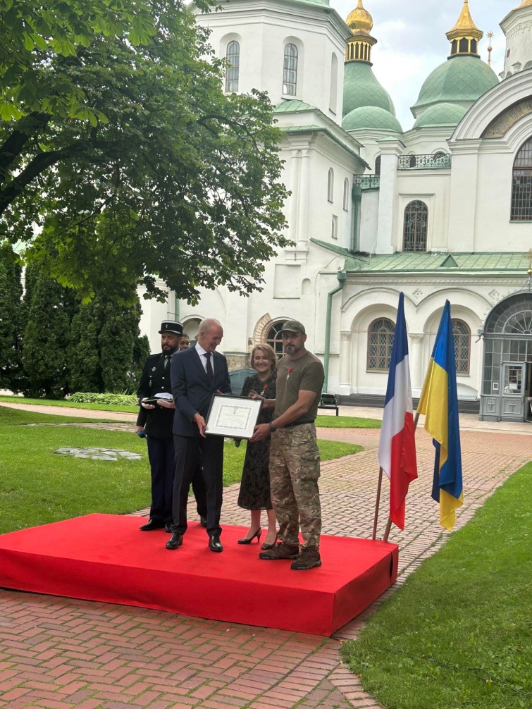 нагорода Почесного Легіону Франції, Сенцов, Забужко