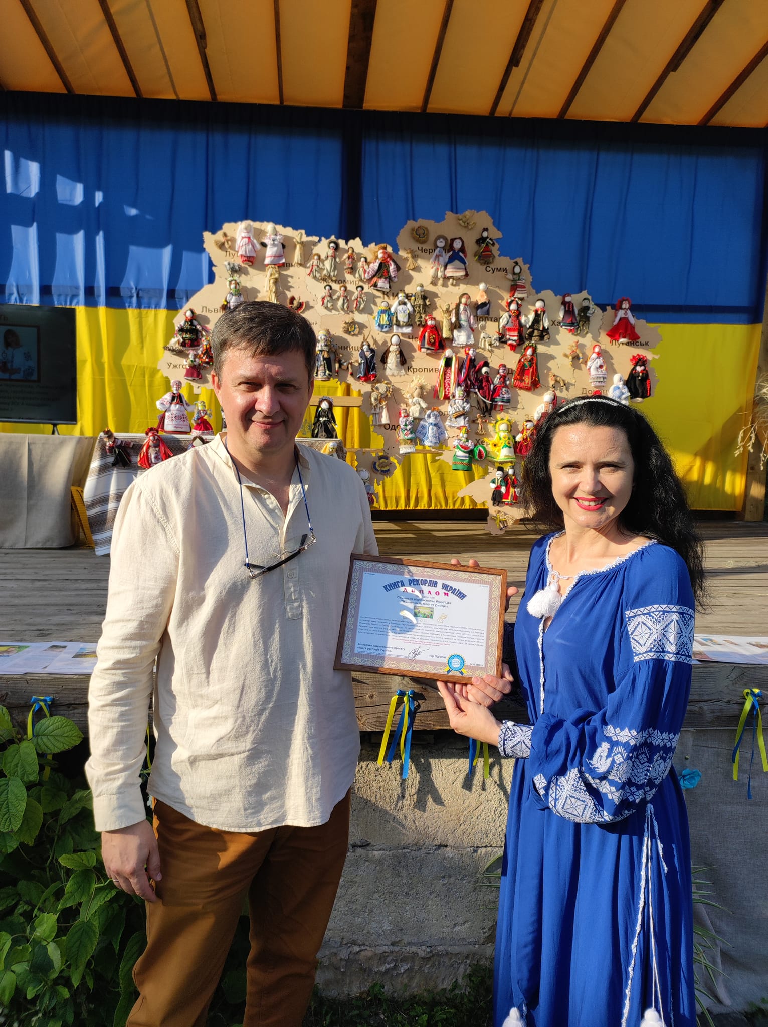Підприємці родом з Донеччини створили мапу "Обійми", яка увійшла до Книги рекордів України: фото