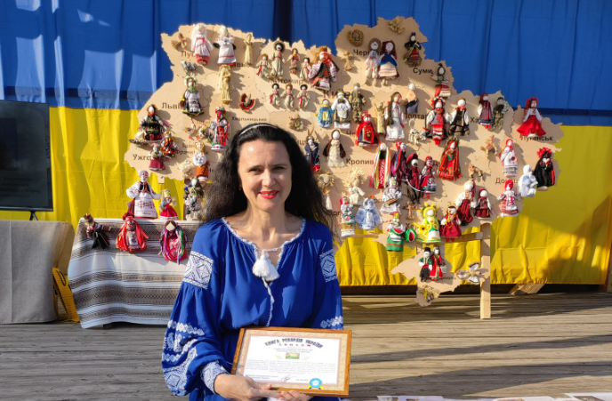Предприниматели родом из Донецкой области создали карту "Объятия", которая вошла в Книгу рекордов Украины: фото