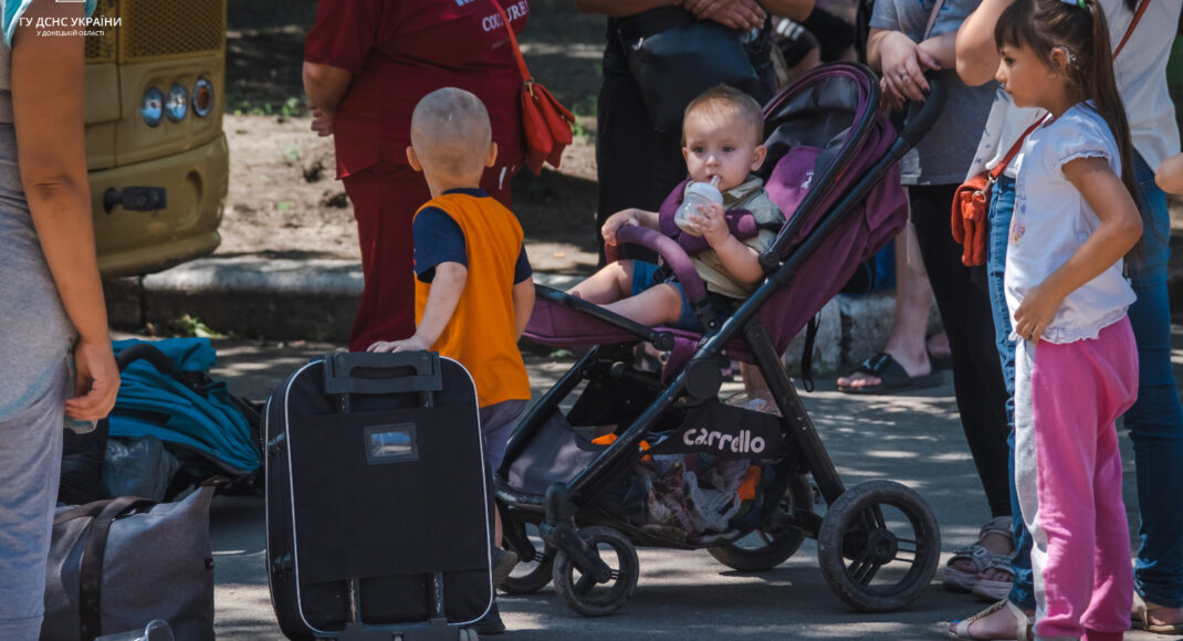 У 9 населених пунктах Донеччини оголошено примусову евакуацію понад 100 дітей