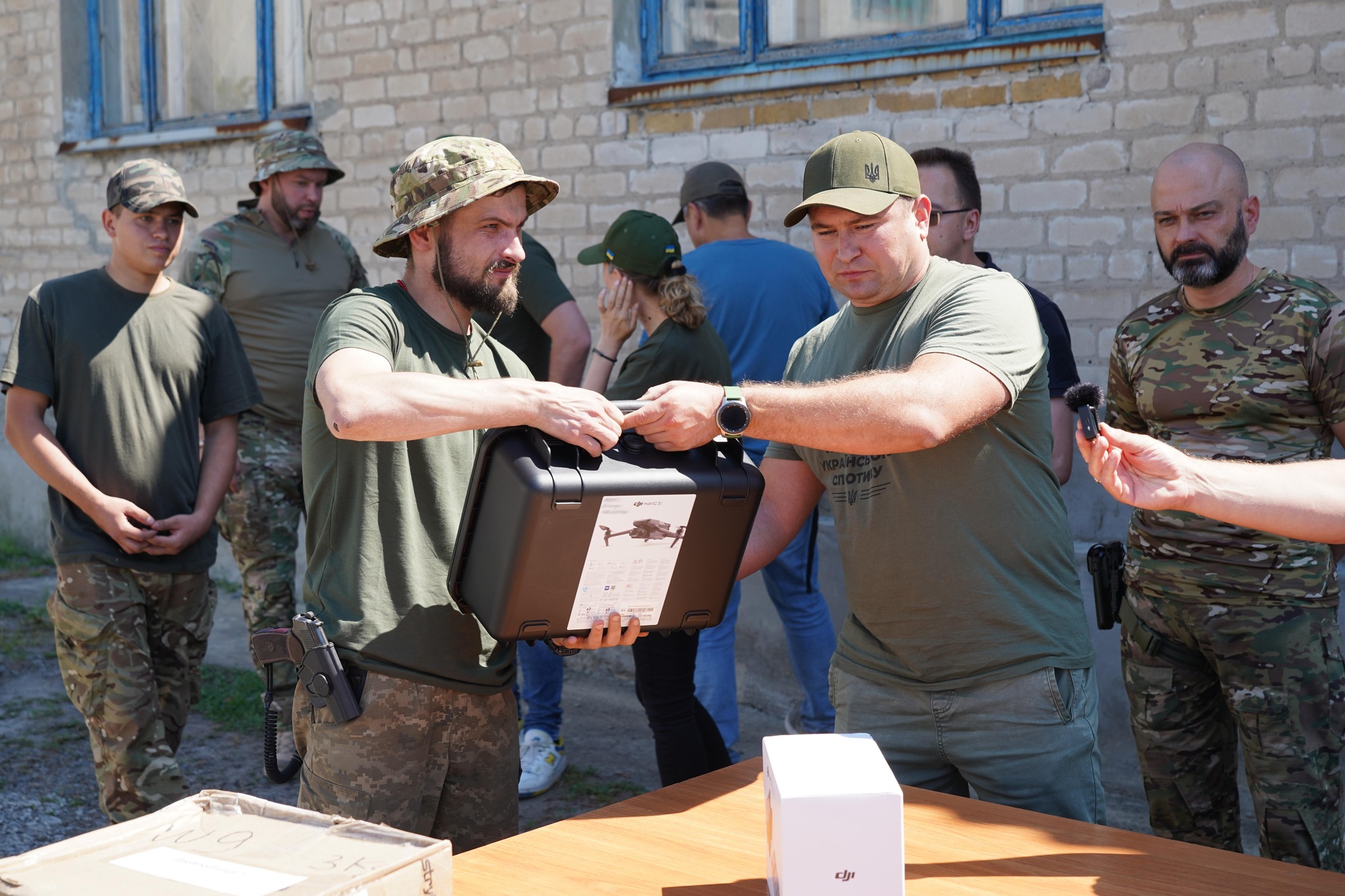 На Донеччину доставили дрони та медикаменти від народу Канади: фото