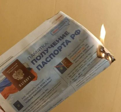 Активісти руху "Жовта стрічка" знищили понад 350 примірників "газет" та "листівок" окупантів у Луганську: фото