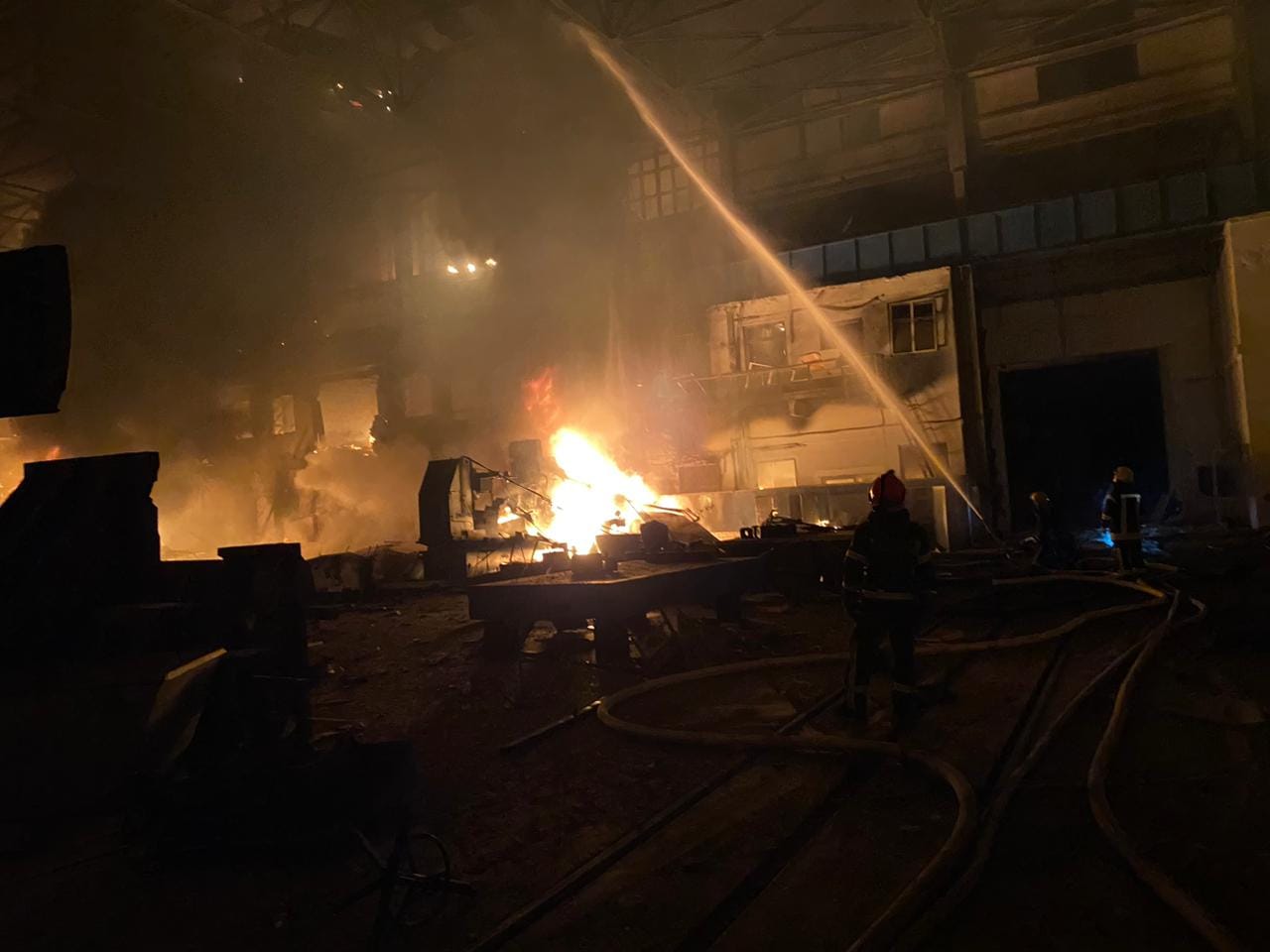 На НКМЗ у Краматорську після ворожого обстрілу ліквідували пожежу: фото