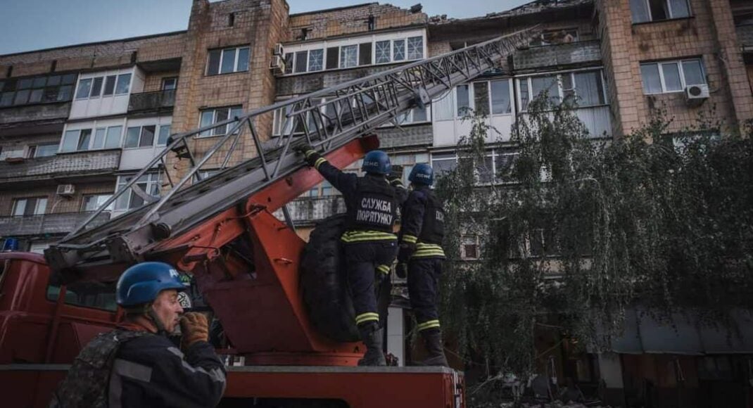 У Покровську під час повторного ворожого обстрілу загинув співробітник ДСНС, є травмовані рятувальники та поліцейські