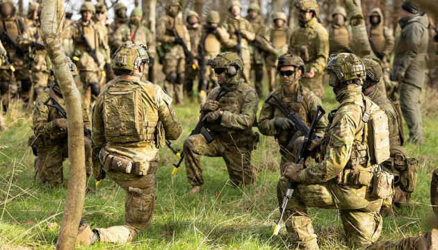 В Британии уже более 20 тысяч украинских военных прошли боевую подготовку