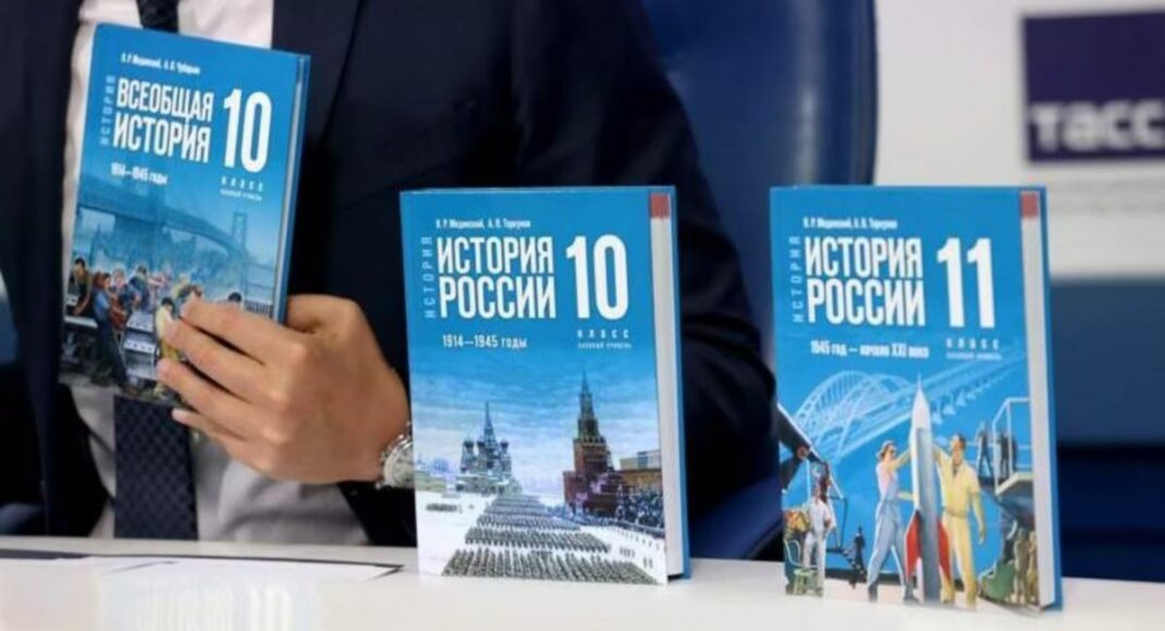 На оккупированные Донецкую и Луганскую области поступили российские учебники по истории: с разделами о "СВО" и ее "героях"