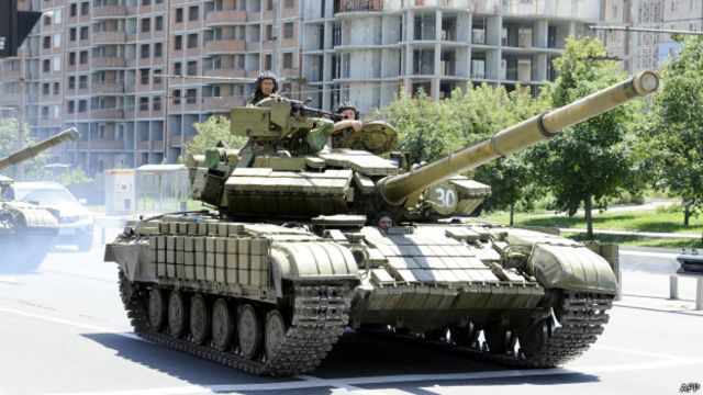 Россияне перебрасывают через Мариуполь танки в направлении Бердянска, — Андрющенко