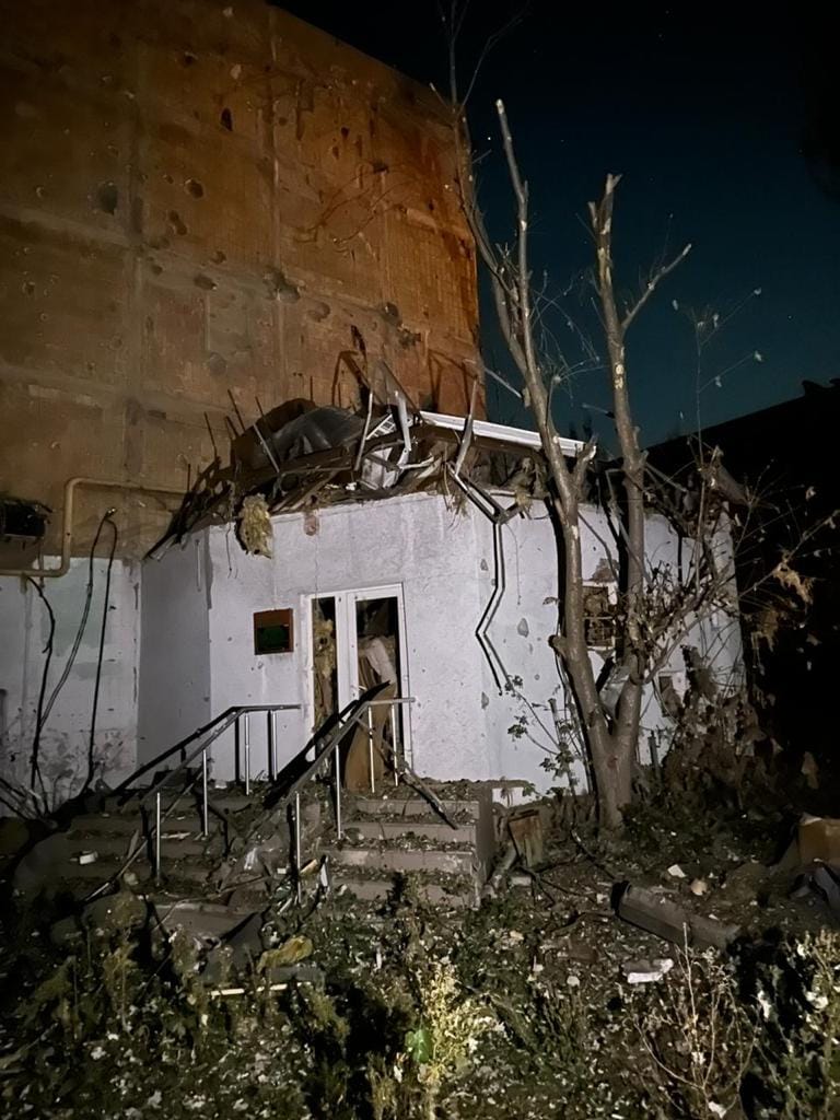 Війська рф знищили ще один будинок в Авдіївці обстрілом (фото)