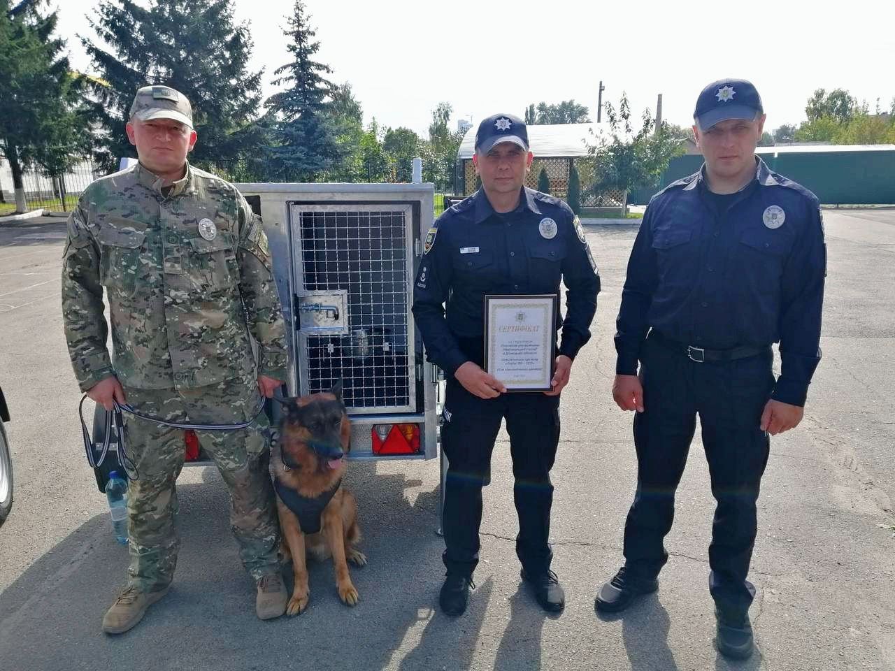 Кінологи Донеччини отримали спецобладнання для перевезення службових собак від європейських партнери партнерів