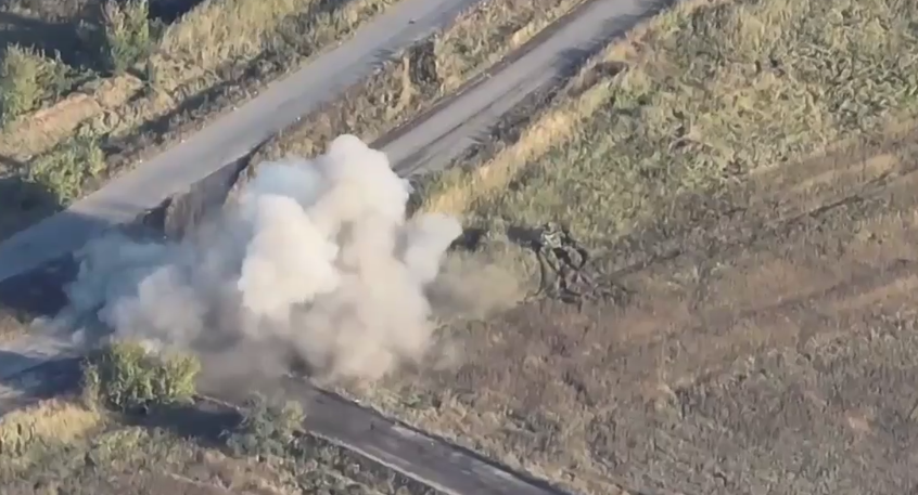 Украинские военные попали из HIMARS по скоплению вражеской бронетехники в Донецкой области (видео)