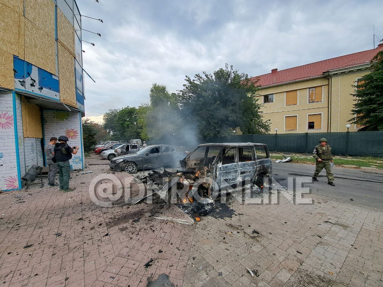 В центрі Донецька згоріли автомобілі на стоянці після вибуху