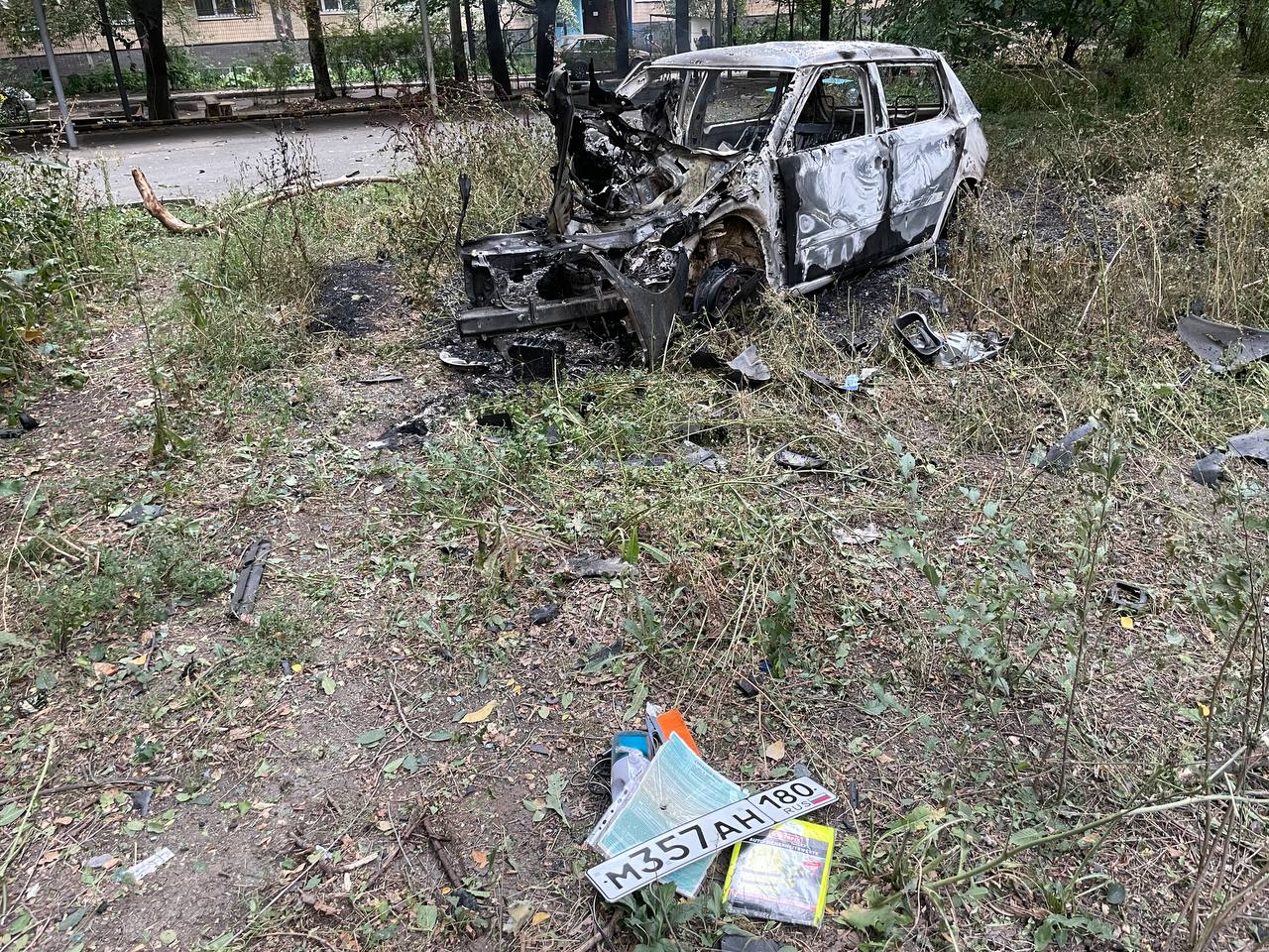 В центрі Донецька згоріли автомобілі на стоянці після вибуху