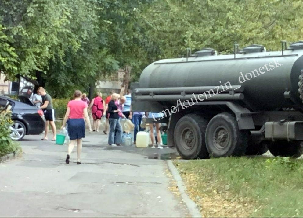 В окупованому Донецьку через перебої на лінії енергопостачання Північного водопровідного вузла люди опинилися без води