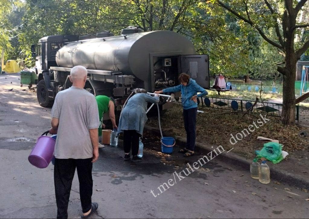 В окупованому Донецьку через перебої на лінії енергопостачання Північного водопровідного вузла люди опинилися без води