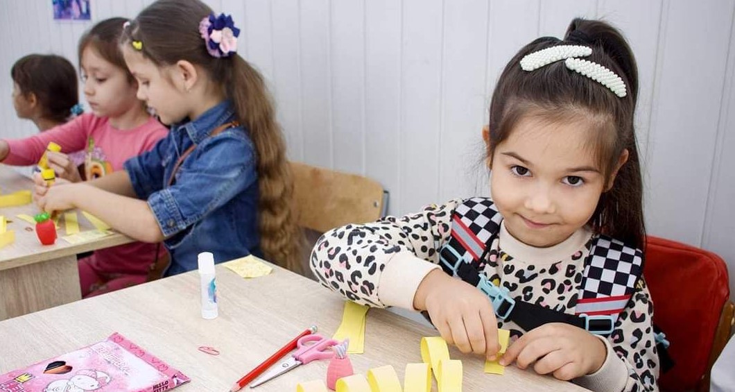 В Днепре открыли творческий кружок для детей-переселенцев