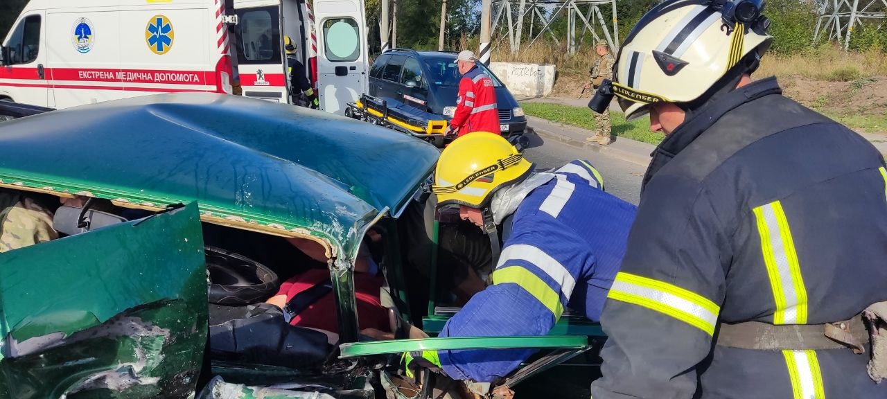 У Краматорськ зіткнулися 3 автомобілі, є постраждалий